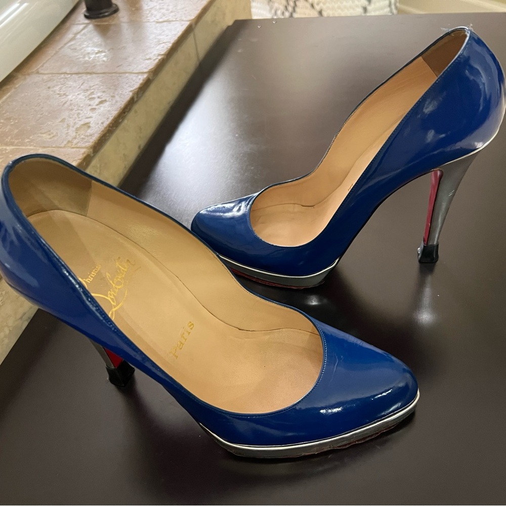 Christian Louboutin 5inch Pumps size 39